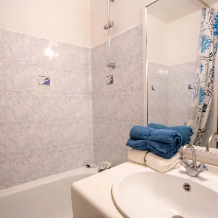 Apartment Les Rives De La Faviere-15 By Interhome